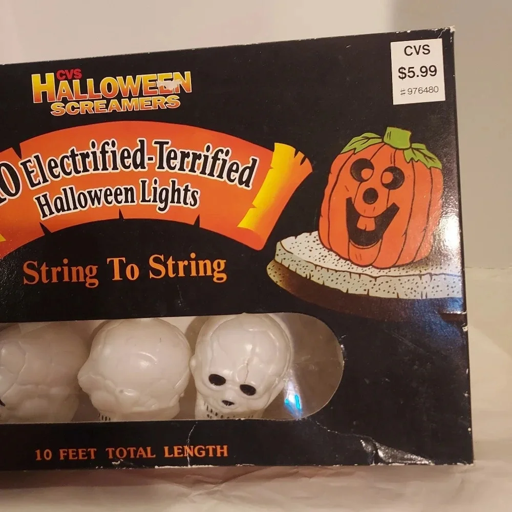 CVS Halloween Screamers Halloween String of Skulls Blow Mold 10 Lights